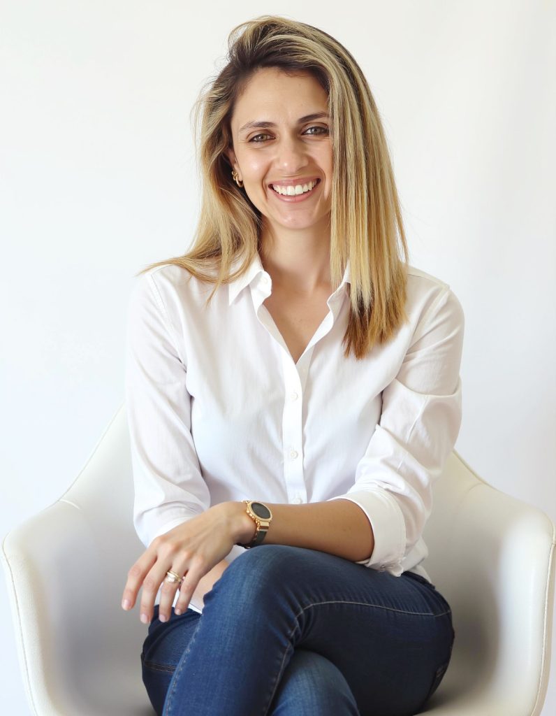 מירב מנהלת מרפאת שיניים ברעננה